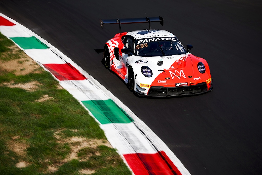 Bastian Buus sendt ud af kampen på Monza
(Foto: SRO Motorsports Group)